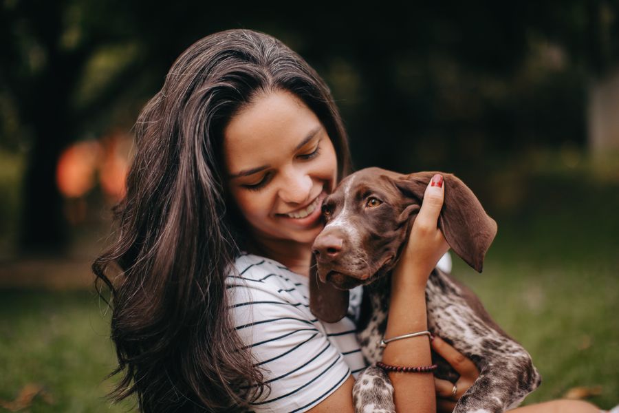 ¿Perro o gato? Solo uno te hace más feliz, según un estudio